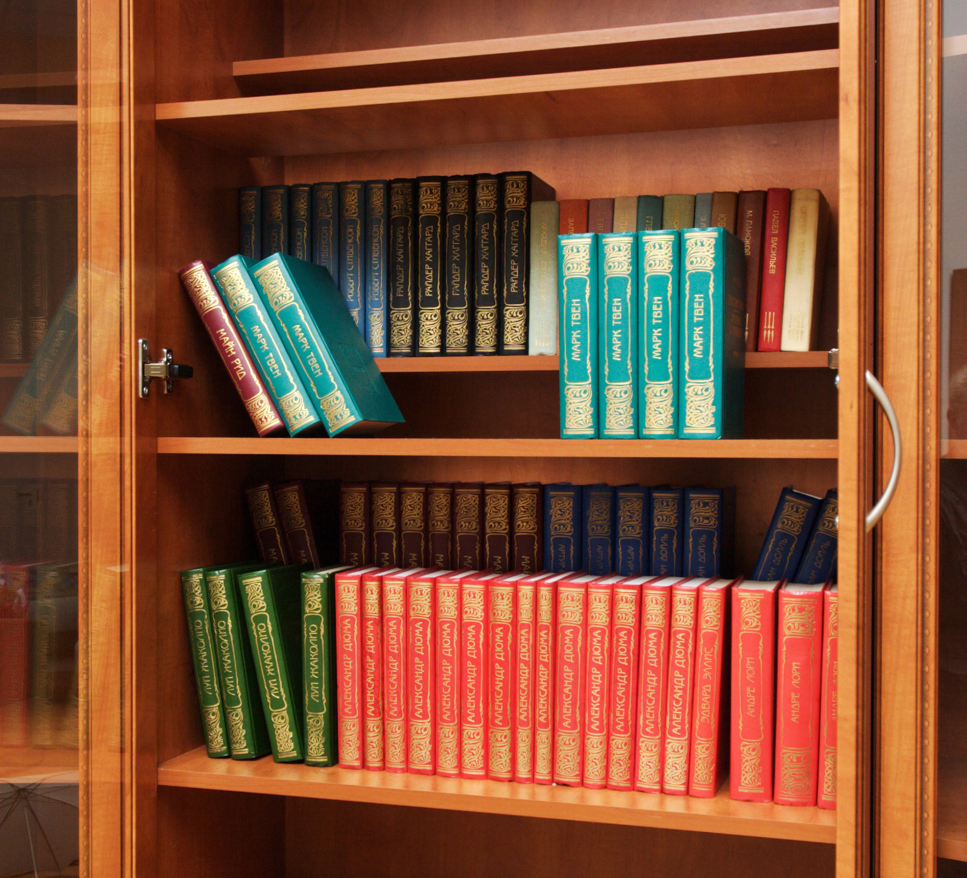 Шкаф для книг с ящиками арт. 204 (2216x750x370)